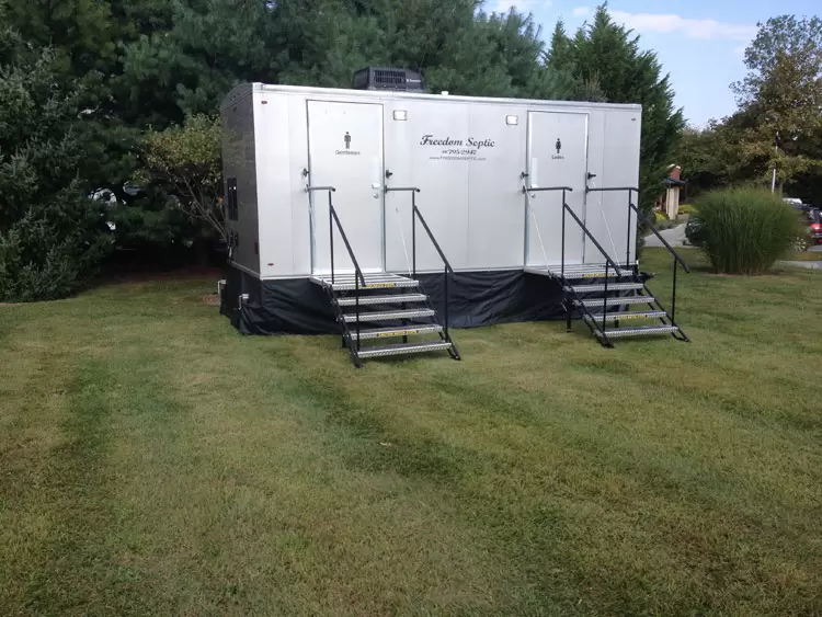 Royale Trailer Exterior Layout